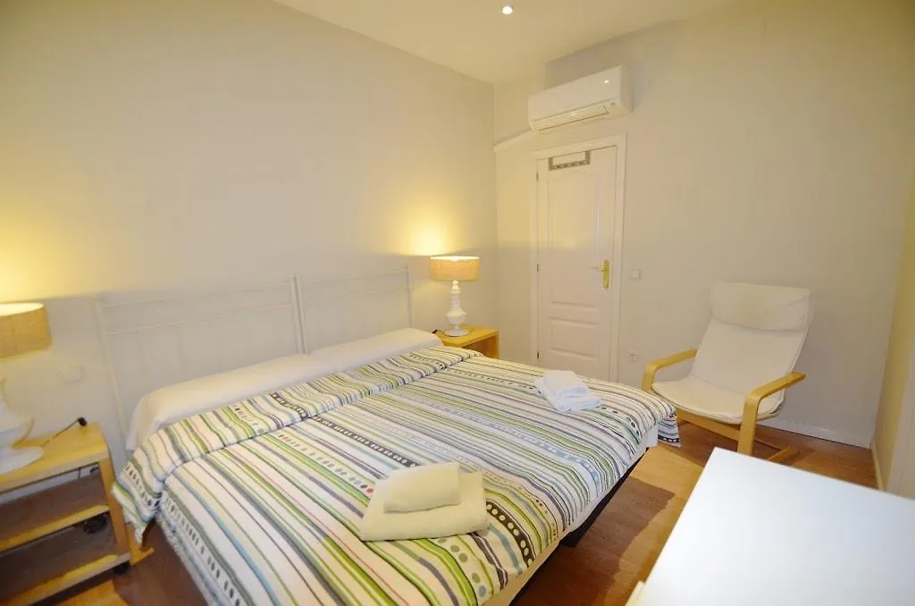 Gustave 4* Paříž